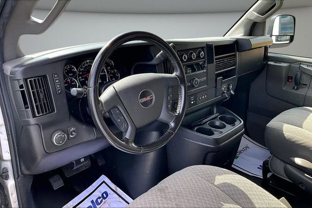 2022 GMC Savana Passenger 3500 LS