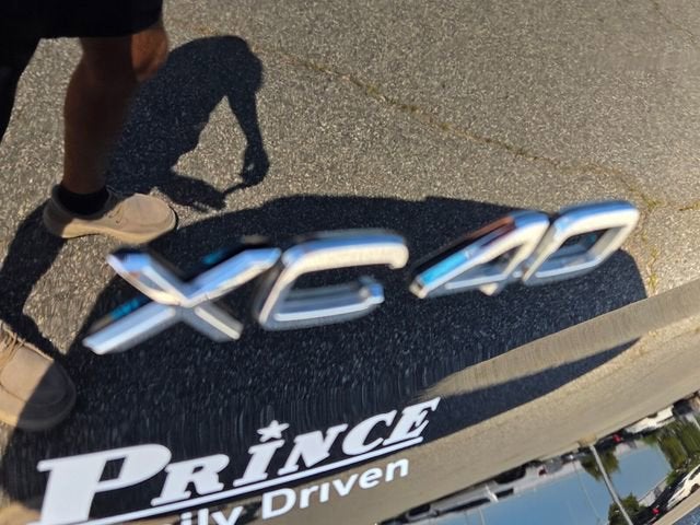 2024 Volvo XC40 Core Bright Theme