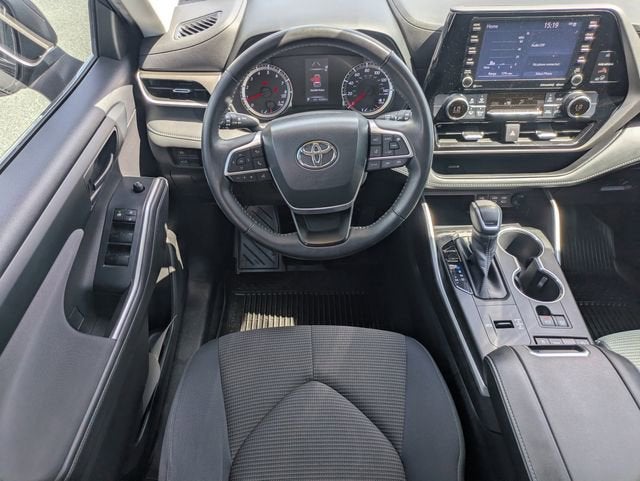 2022 Toyota Highlander LE