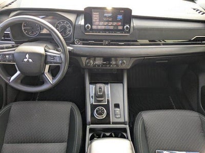 2022 Mitsubishi Outlander ES