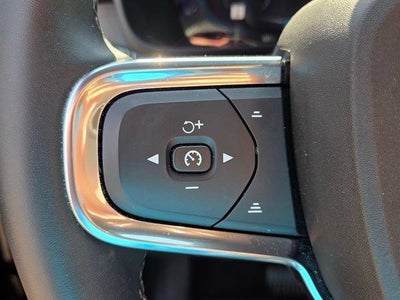 2024 Volvo XC40 Core Bright Theme