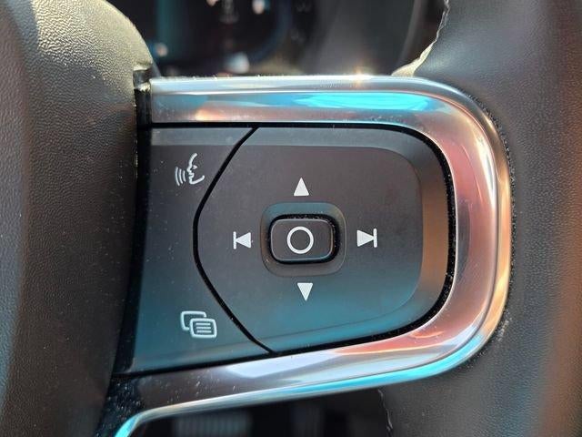 2024 Volvo XC40 Core Bright Theme