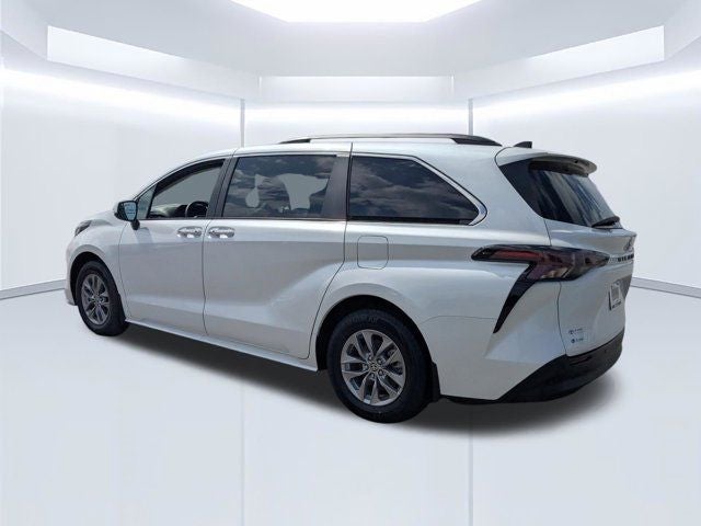2025 Toyota Sienna XLE 8 Passenger