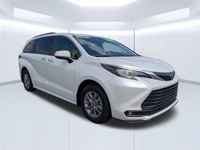2025 Toyota Sienna XLE 8 Passenger