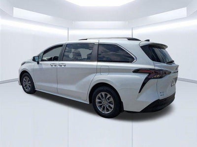 2025 Toyota Sienna XLE 8 Passenger