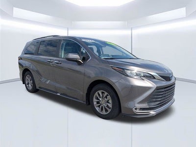 2024 Toyota Sienna XLE 8 Passenger