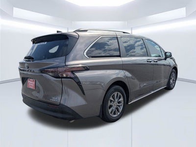2024 Toyota Sienna XLE 8 Passenger