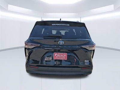2024 Toyota Sienna XLE 8 Passenger
