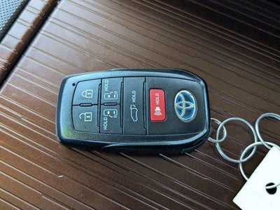 2024 Toyota Sienna XLE 8 Passenger