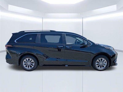 2024 Toyota Sienna XLE 8 Passenger