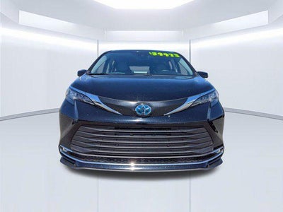 2024 Toyota Sienna XLE 8 Passenger