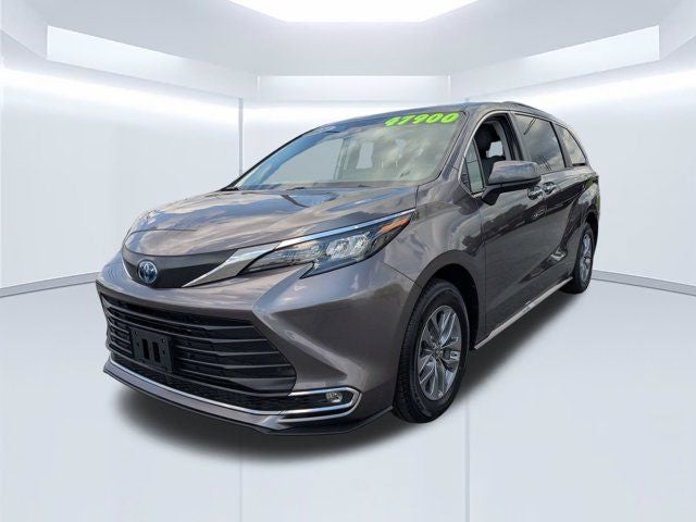 2024 Toyota Sienna XLE 8 Passenger