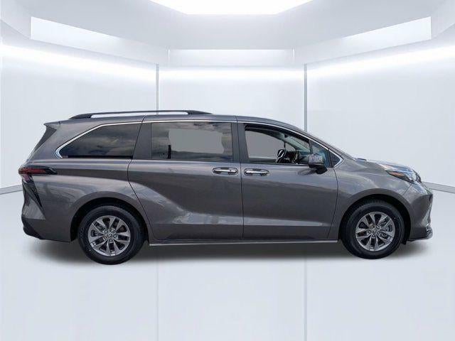 2024 Toyota Sienna XLE 8 Passenger