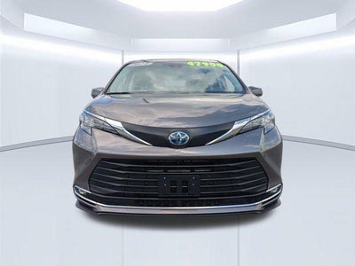 2024 Toyota Sienna XLE 8 Passenger