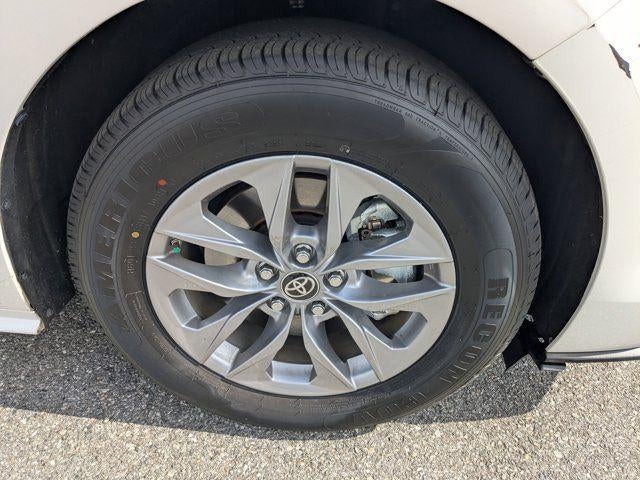 2024 Toyota Sienna XLE 8 Passenger