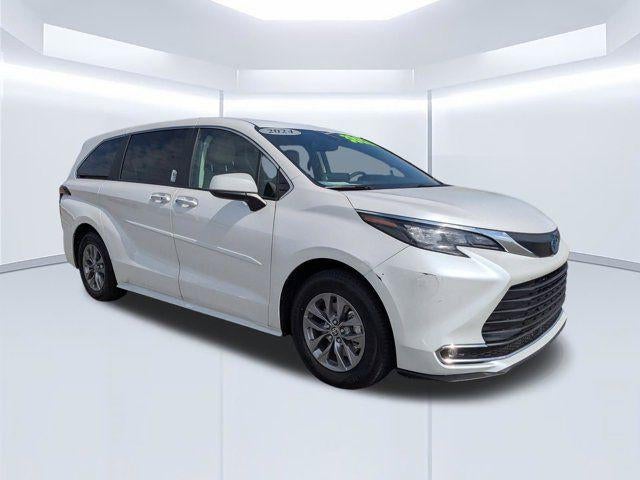 2024 Toyota Sienna XLE 8 Passenger