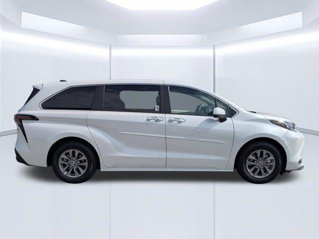2024 Toyota Sienna XLE 8 Passenger