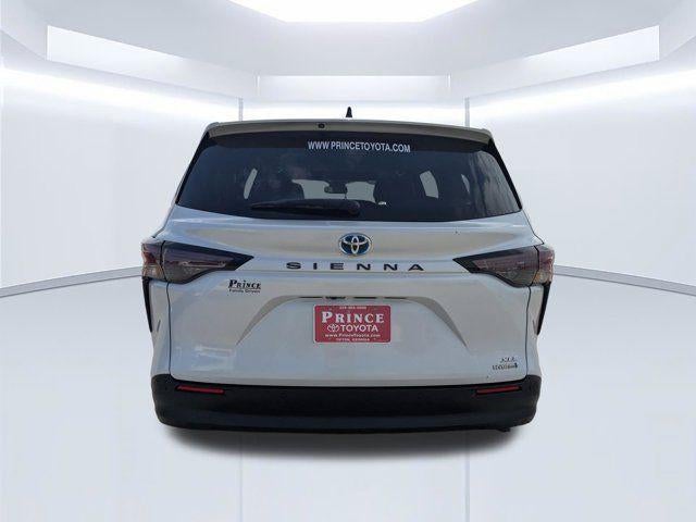 2024 Toyota Sienna XLE 8 Passenger