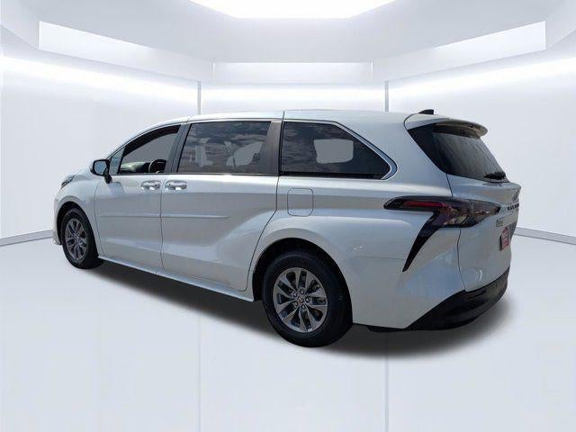 2024 Toyota Sienna XLE 8 Passenger