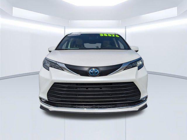 2024 Toyota Sienna XLE 8 Passenger