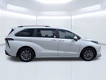 2025 Toyota Sienna XLE 8 Passenger