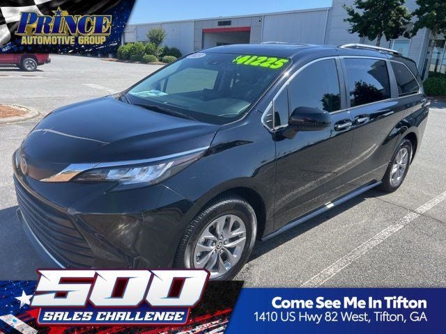 2023 Toyota Sienna XLE 7-Passenger Hybrid FWD's photo