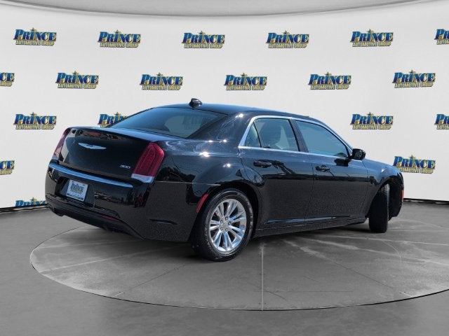 2021 Chrysler 300 Touring